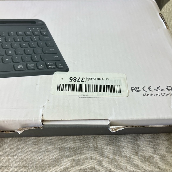 Multi-Device Backlit Bluetooth Keyboard for Tablets Phones Computers - Picture 5 of 5